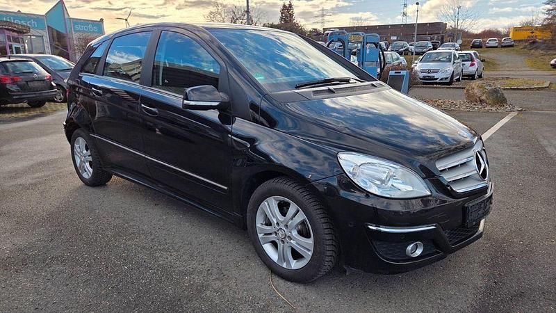 Gebraucht Mercedes B180 116 PS (85 kW) 2011 Schwarz Van / Kleinbus