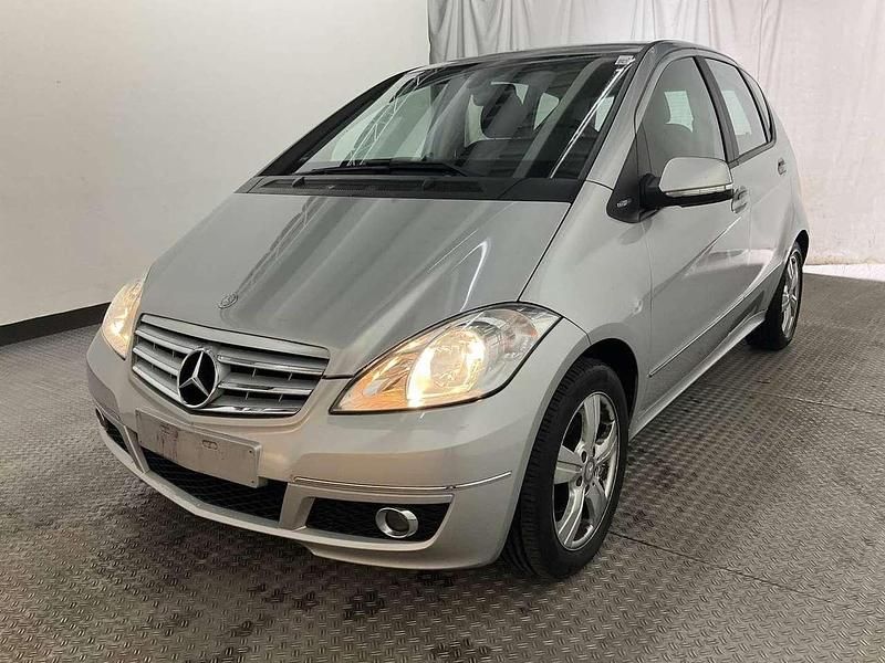 Gebraucht Mercedes A160 95 PS (69 kW) 2012 Polarsilber Limousine