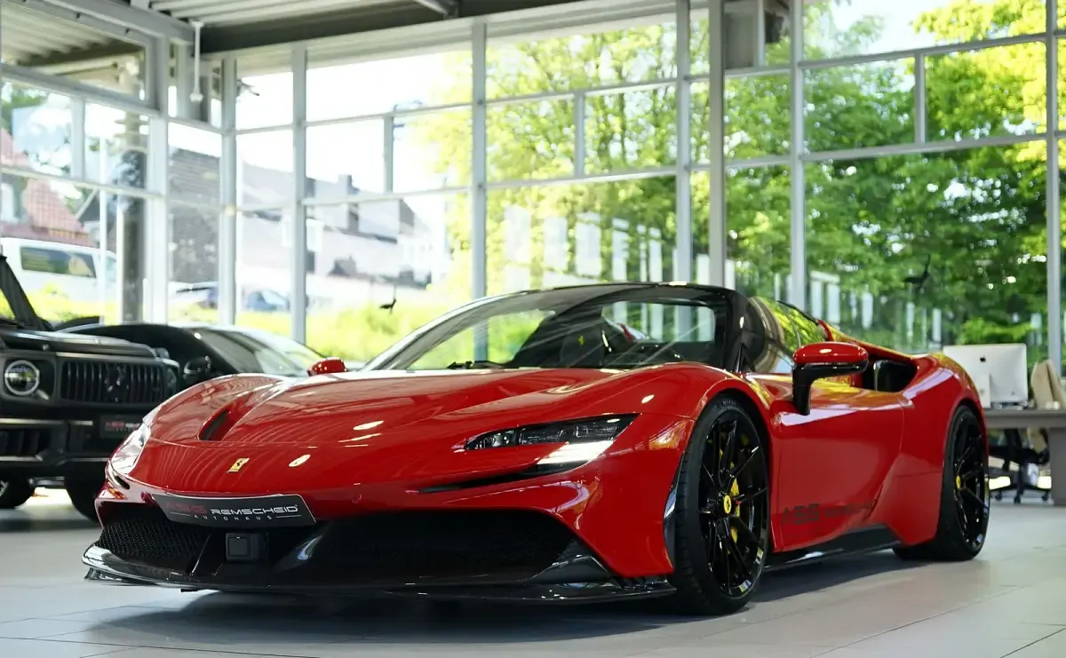 Gebraucht Ferrari SF90 1000 PS (735 kW) 2024 Rot Cabrio