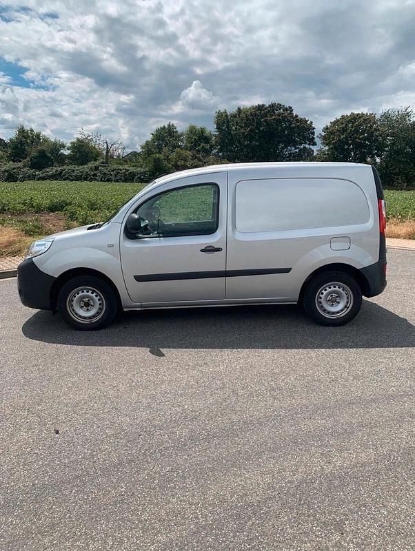 Silber Gebraucht 2015 Renault Kangoo Van / Kleinbus | 10.990 € (Etwas zu teuer) - Bild 1/3