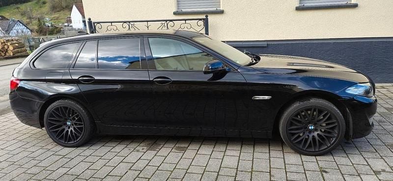 Gebraucht BMW 523 204 PS (150 kW) 2011 Schwarz Kombi