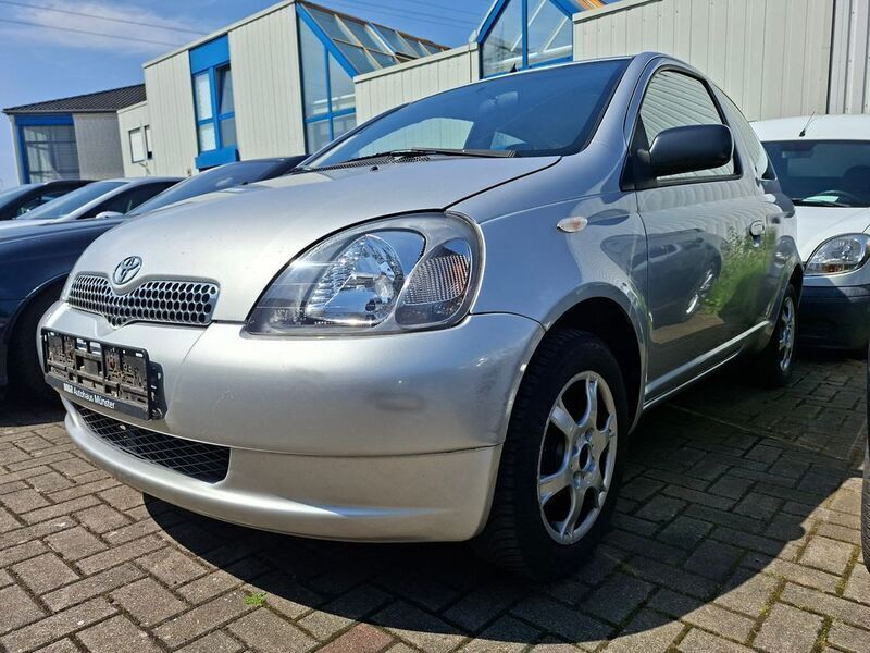 Silber Gebraucht 2000 Toyota Yaris Sol Kleinwagen | 899 € (Guter Preis) - Bild 1/4