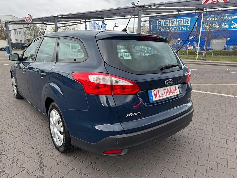 Gebraucht Ford Focus 102 PS (75 kW) 2013 Blau Kombi