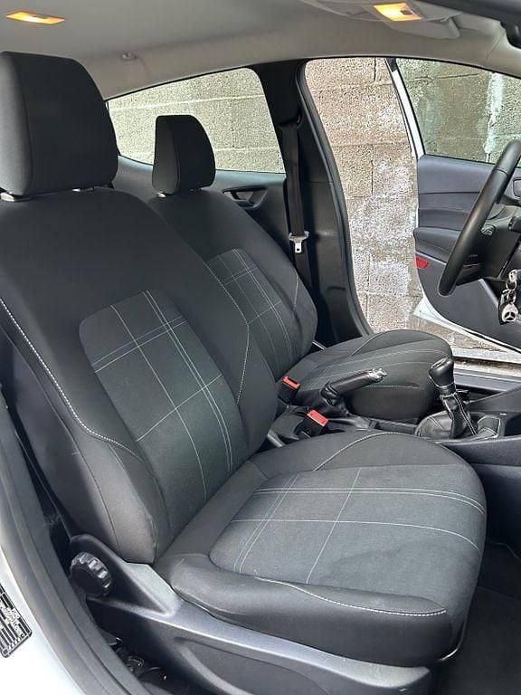 Gebraucht Ford Fiesta Trend 75 PS (55 kW) 2020 Weiß Kleinwagen