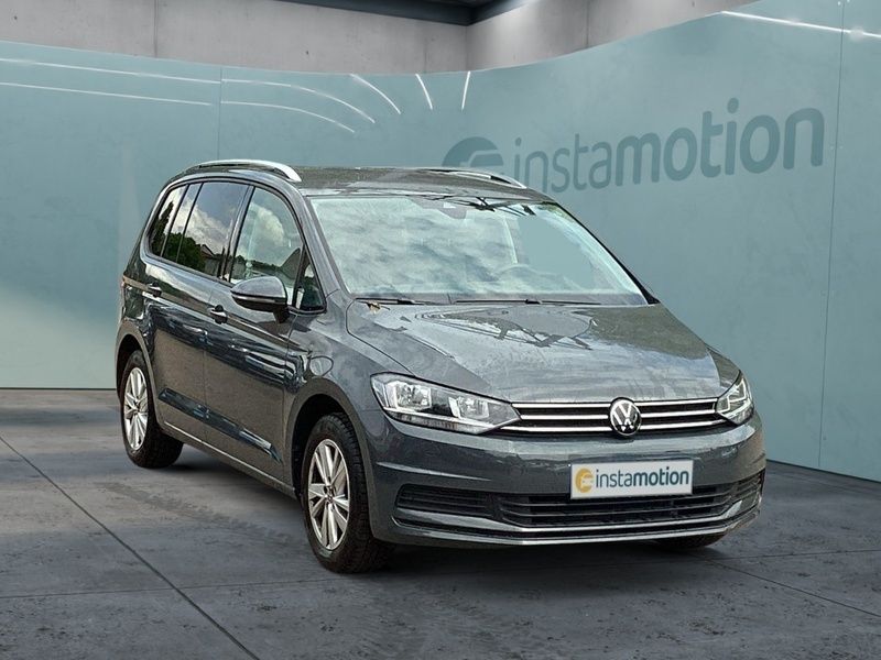 Grau Gebraucht 2024 VW Touran Comfortline Van / Kleinbus | 37.580 € (Teuer) - Bild 1/4