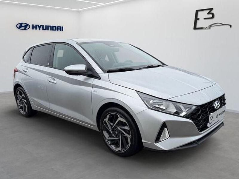 Gebraucht Hyundai i20 Edition 30+ 100 PS (73 kW) 2022 Sleek silver / met Kleinwagen