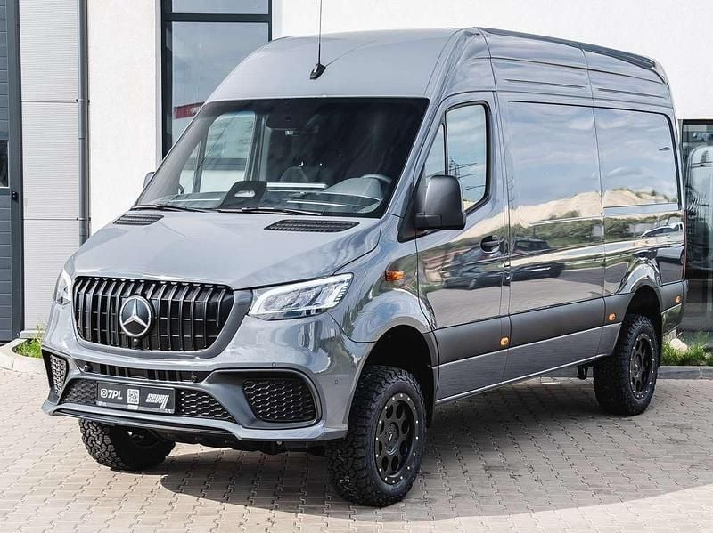 Neu Mercedes Sprinter AMG 190 PS (139 kW) 2025 Selenit grey Van