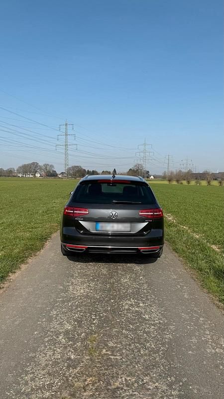 Gebraucht VW Passat Highline 193 PS (141 kW) 2018 Grau Kombi