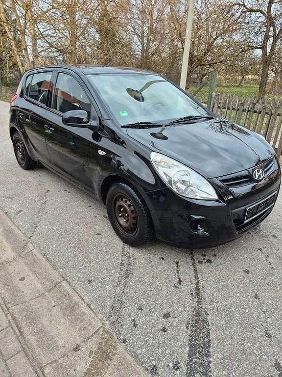 Gebraucht Hyundai i20 Classic 77 PS (56 kW) 2011 Schwarz Kleinwagen