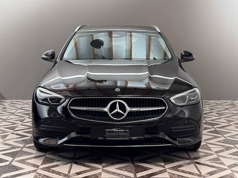 Gebraucht Mercedes C200 163 PS (119 kW) 2022 Ung. schwarz  unilack Kombi