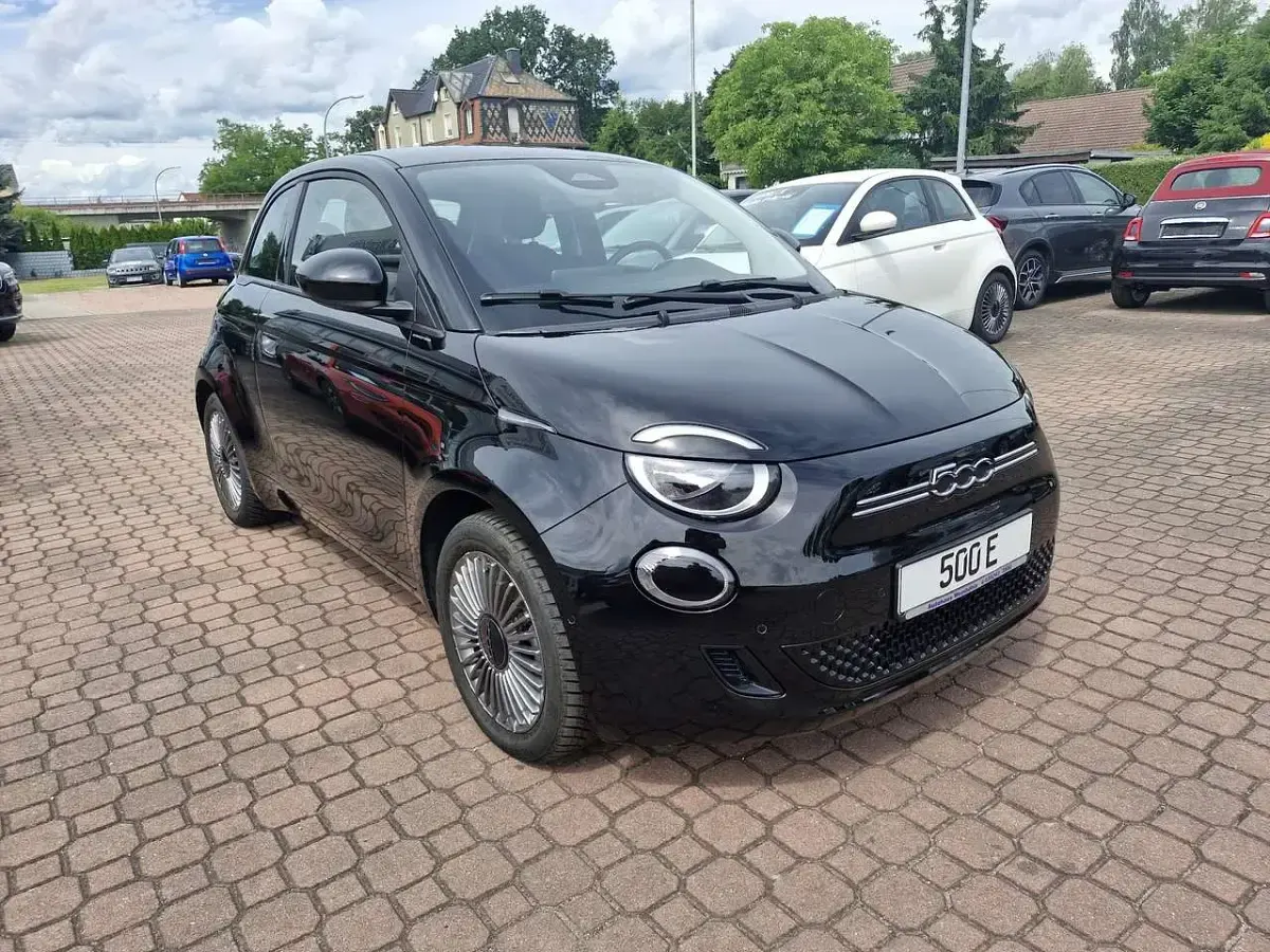 Gebraucht Fiat 500e 86 kW (118 PS) 2023 Onyx schwarz Kleinwagen