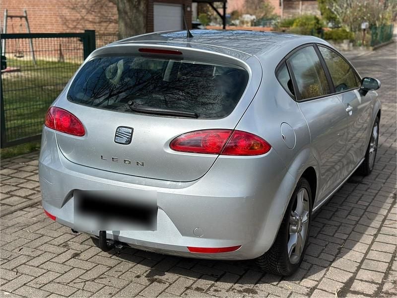 Second-hand Seat Leon 102 CP (75 kW) 2008 Argintiu Hatchback