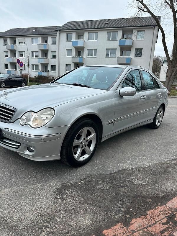 Gebraucht Mercedes C180 142 PS (104 kW) 2006 Silber Limousine
