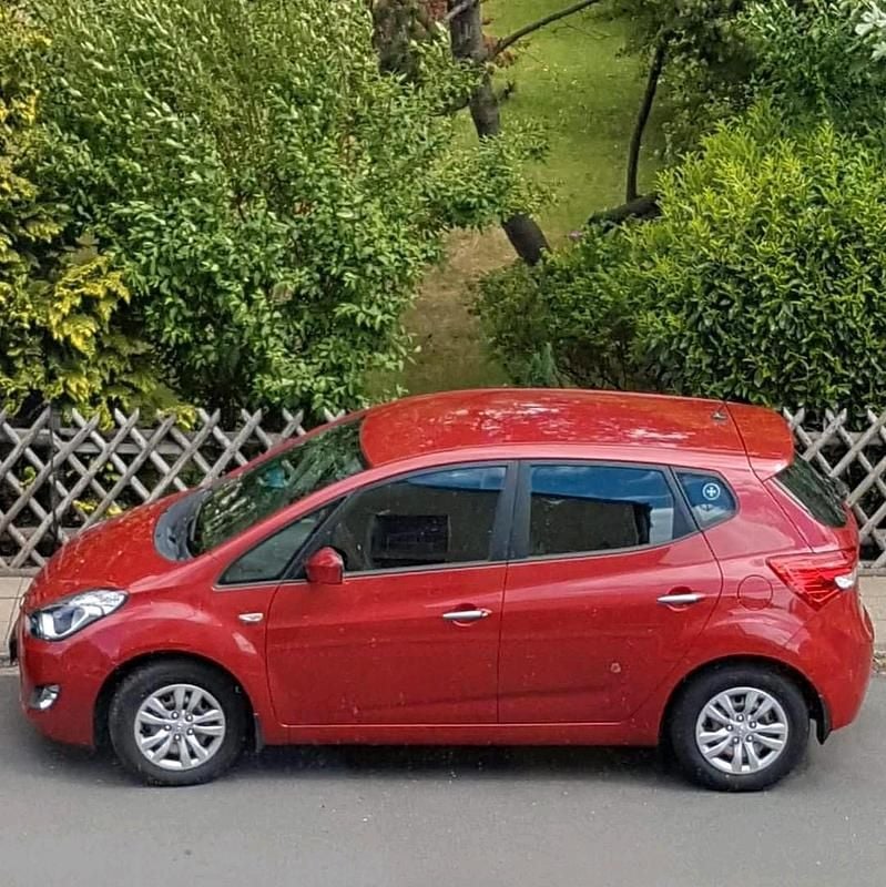 Rot Gebraucht 2016 Hyundai ix20 Van / Kleinbus | 9.500 € (Fairer Preis) - Bild 1/4