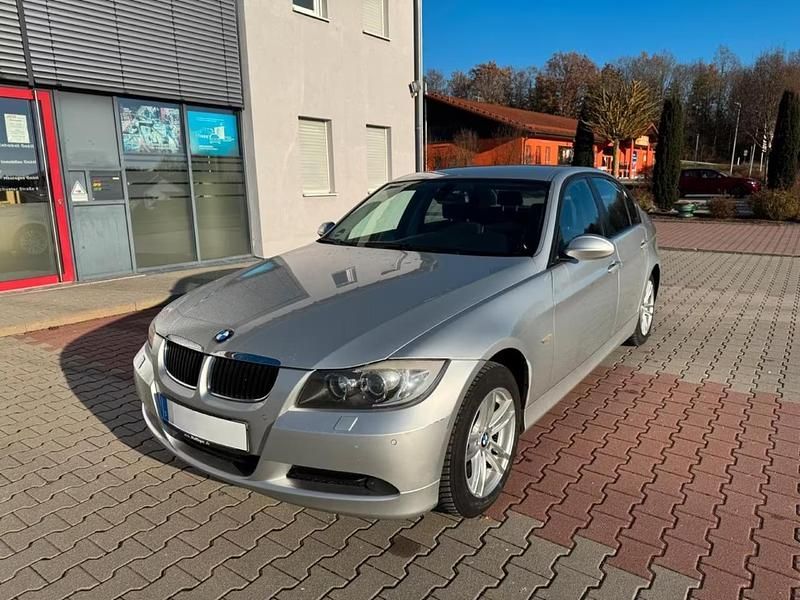 Gebraucht BMW 320 177 PS (130 kW) 2008 Grau Limousine