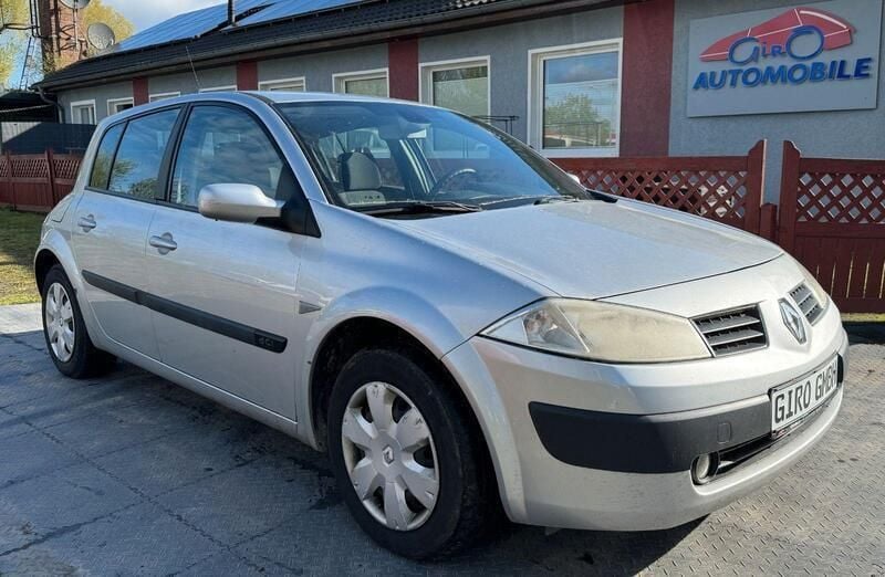 Grau Gebraucht 2005 Renault Mégane II Avantage Kleinwagen | 1.470 € (Guter Preis) - Bild 1/4