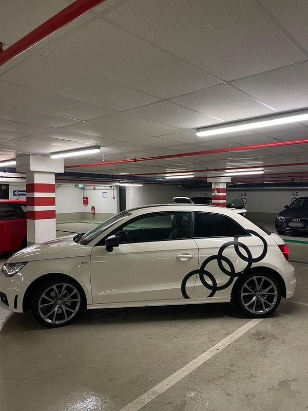 Używany Audi A1 S-Line 185 KM (136 kW) 2011 Biały Hatchback
