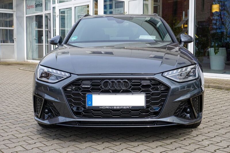 Grau Gebraucht 2023 Audi A4 S-Line Kombi | 57.950 € - Bild 1/4