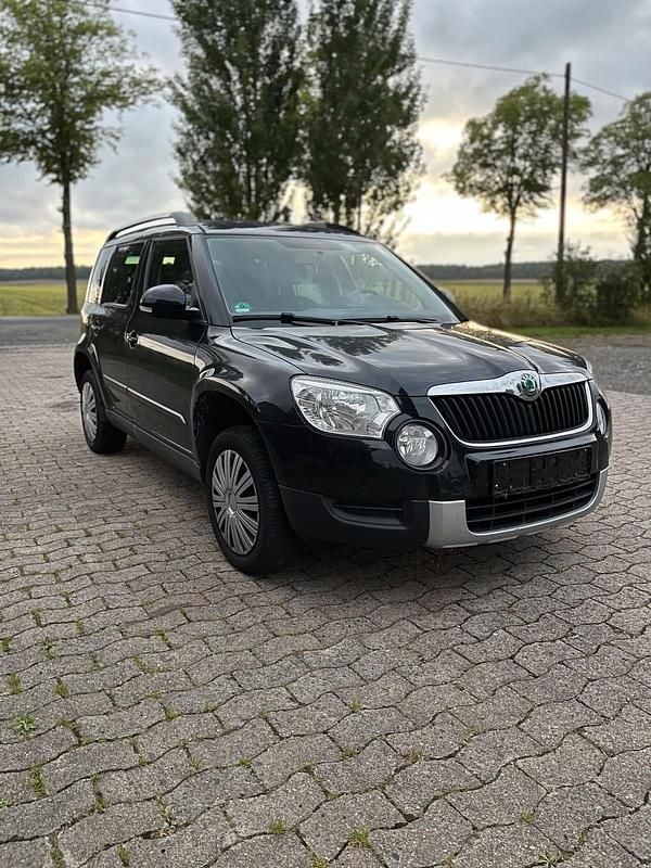 Schwarz Gebraucht 2012 Skoda Yeti SUV | 5.690 € (Guter Preis) - Bild 1/4