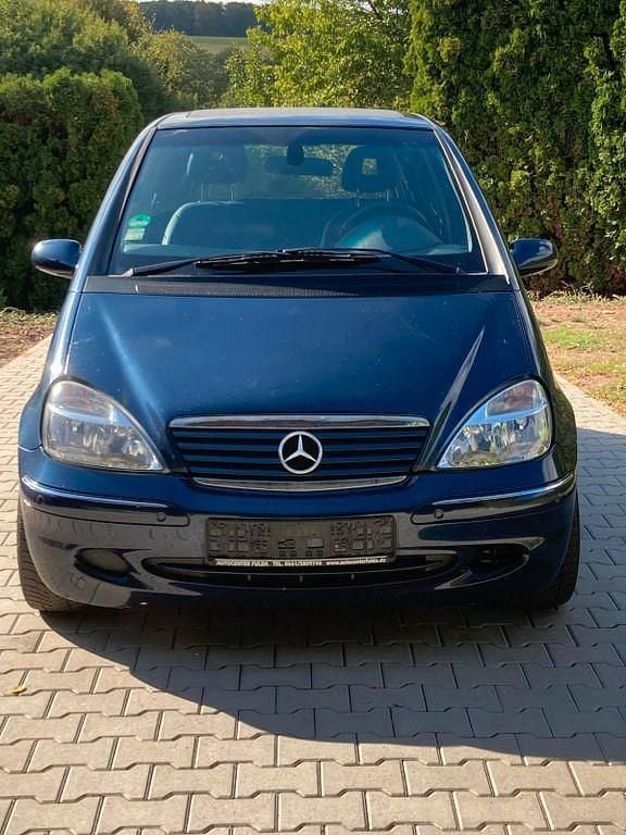 Blau Gebraucht 2001 Mercedes A190 Elegance Van / Kleinbus | 900 € (Superpreis) - Bild 1/4