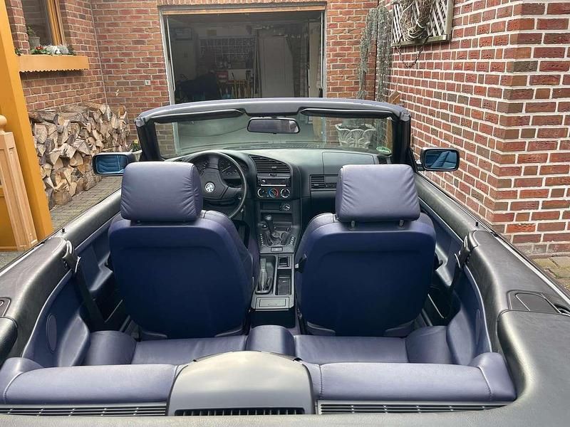 Gebraucht BMW 318 Cabriolet 116 PS (85 kW) 1995 Blau Cabrio