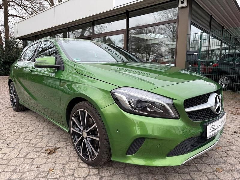 Gebraucht Mercedes A160 Urban 102 PS (75 kW) 2016 Grün Limousine