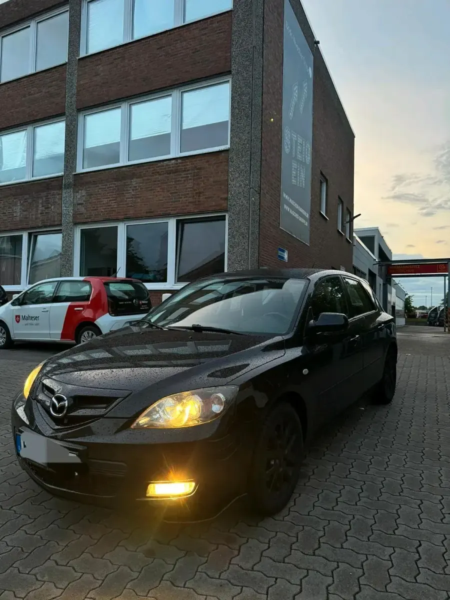 Używany Mazda 3 105 KM (77 kW) 2008 Czarny Hatchback