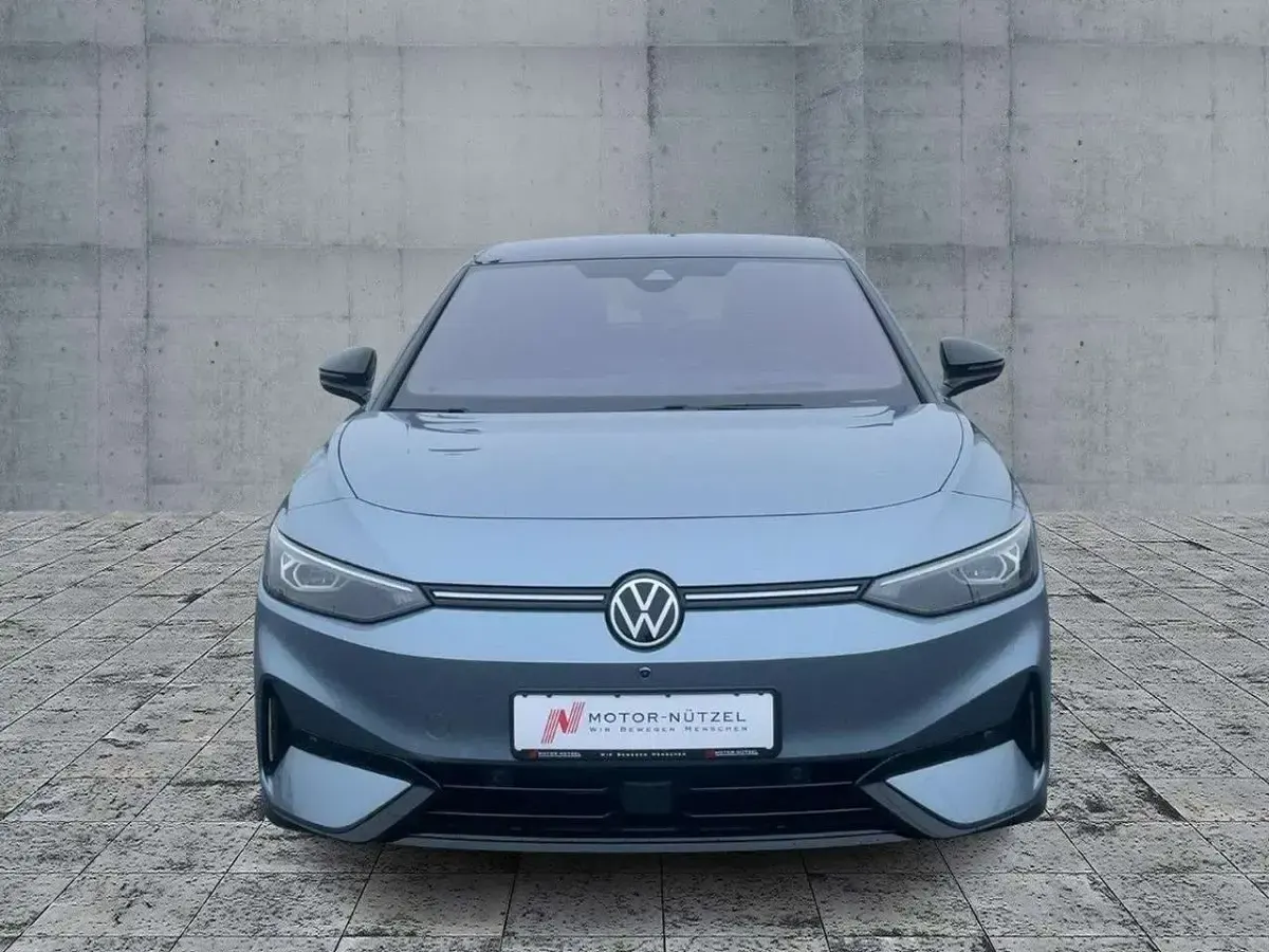 Używany VW ID.7 Pro 210 kW (286 KM) 2024 Niebieski Sedan/Limuzyna