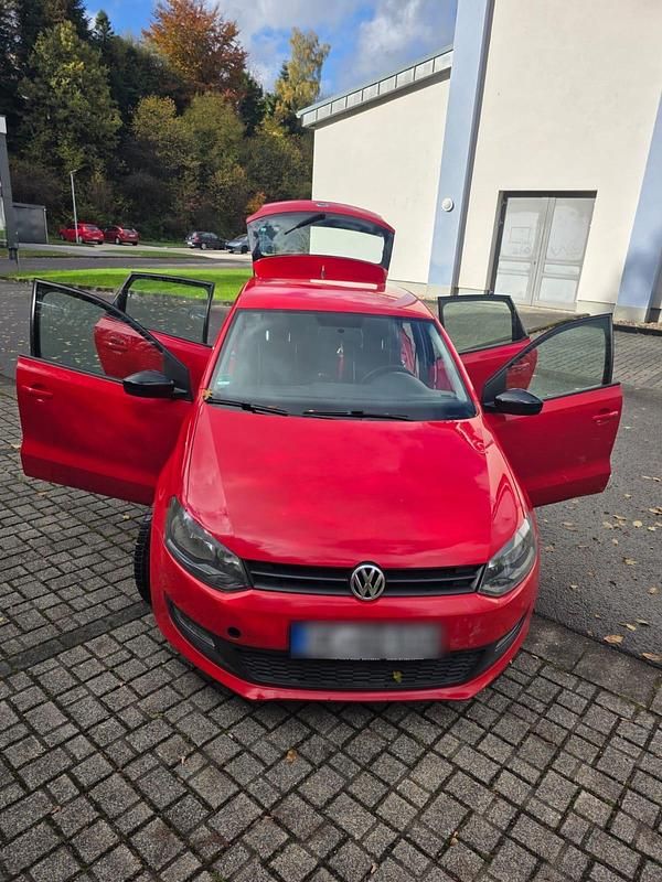 Rot Gebraucht 2009 VW Polo Trendline Limousine | 3.300 € (Fairer Preis) - Bild 1/4
