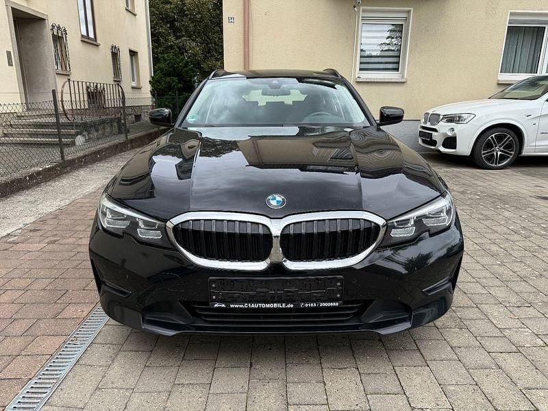 Schwarz Gebraucht 2021 BMW 320e Advantage Kombi | 18.900 € (Teuer) - Bild 1/4