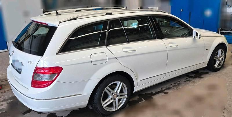 Gebraucht Mercedes 180 156 PS (114 kW) 2010 Weiß Limousine