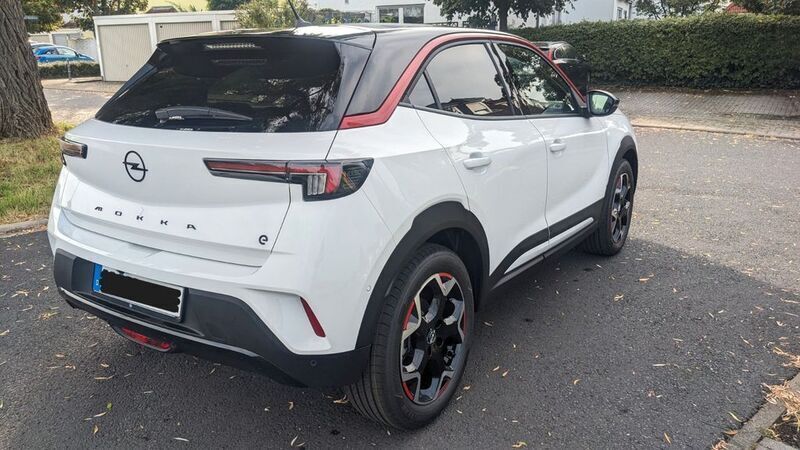 Weiß Gebraucht 2023 Opel Mokka-e SUV | 24.777 € (Fairer Preis) - Bild 1/4