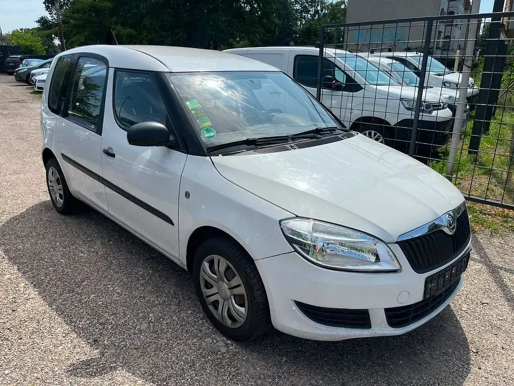 Gebraucht Skoda Roomster 69 PS (50 kW) 2013 Weiß Van / Kleinbus