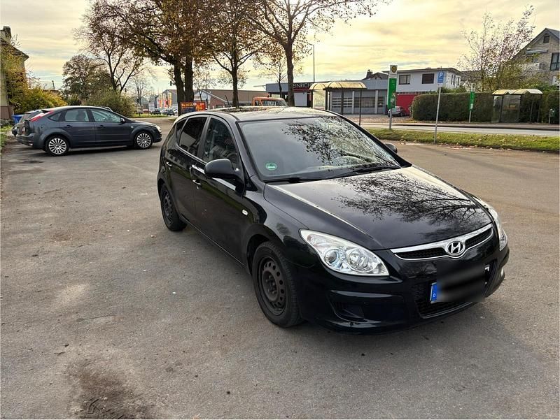 Schwarz Gebraucht 2009 Hyundai i30 Kleinwagen | 1.500 € (Fairer Preis) - Bild 1/4