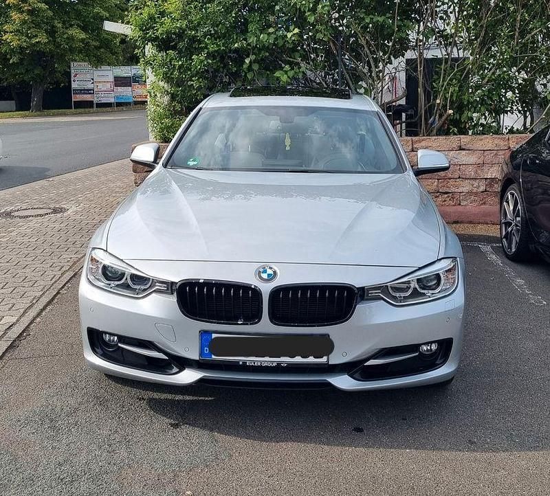 Silber Gebraucht 2014 BMW 328 Sport Line Limousine | 19.000 € (Fairer Preis) - Bild 1/4