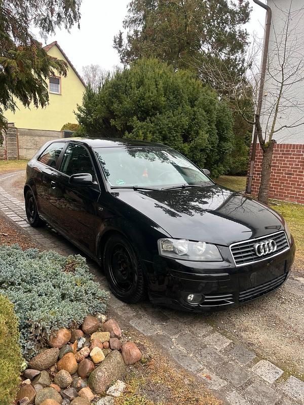 Second-hand Audi A3 Ambition 102 CP (75 kW) 2003 Negru Hatchback