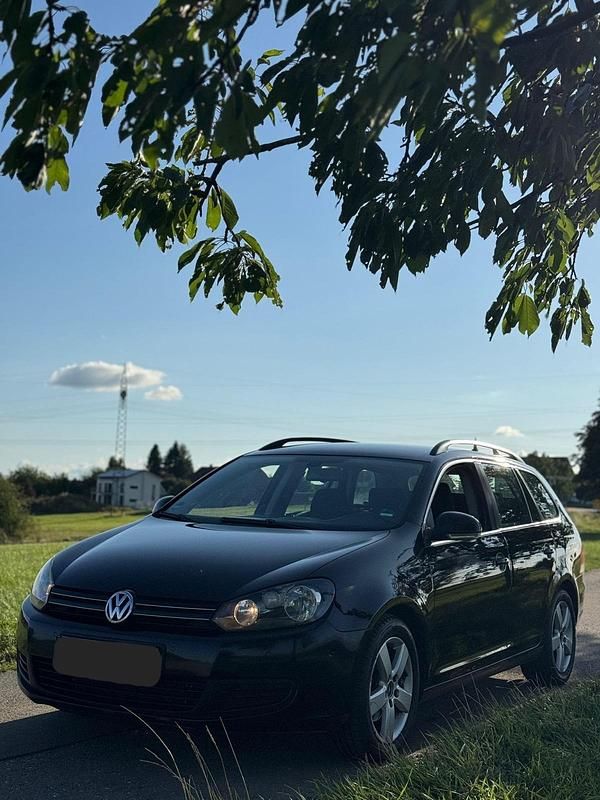 Schwarz Gebraucht 2010 VW Golf VI Kombi | 4.500 € (Etwas zu teuer) - Bild 1/4