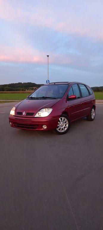Rot Gebraucht 2002 Renault Scénic Van / Kleinbus | 599 € (Superpreis) - Bild 1/4