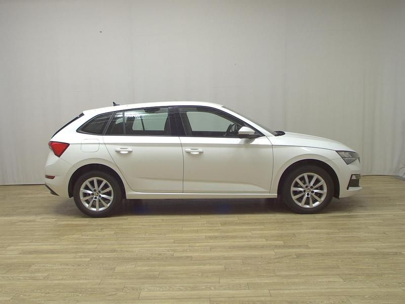 Weiss Gebraucht 2020 Skoda Scala Ambition Kleinwagen | 11.980 € (Guter Preis) - Bild 1/4