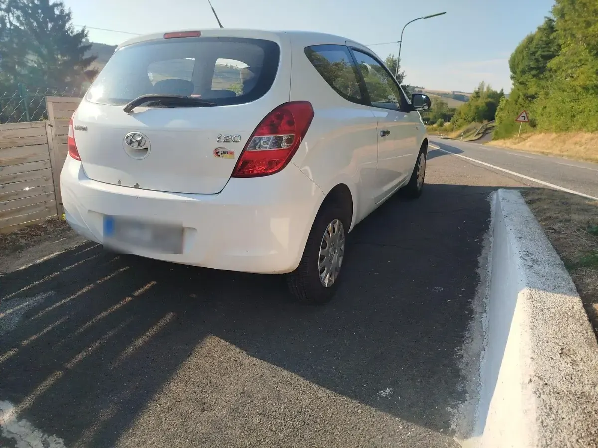 Gebraucht Hyundai i20 Comfort 77 PS (56 kW) 2011 Weiß Kleinwagen