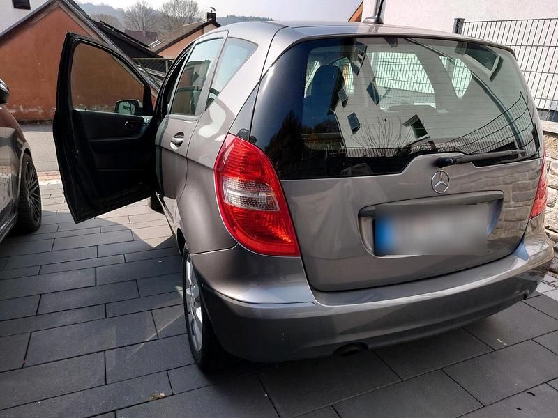 Gebraucht Mercedes A160 95 PS (69 kW) 2011 Silber Kleinwagen