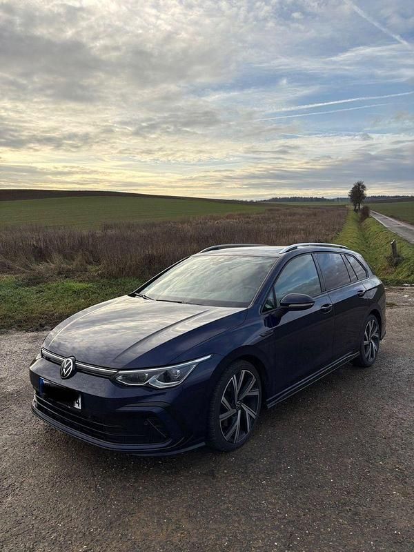 Blau Gebraucht 2021 VW Golf VIII R-line Kombi | 19.800 € (Guter Preis) - Bild 1/4