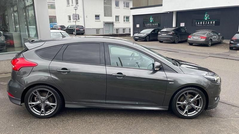 Gebraucht Ford Focus ST-Line 150 PS (110 kW) 2017 Grau Limousine