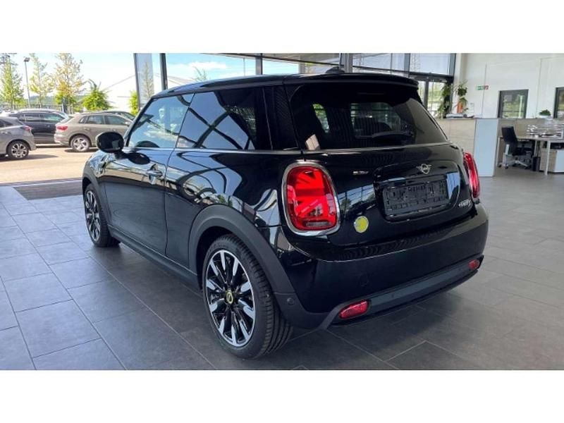 Gebraucht Mini Cooper SE 135 kW (184 PS) 2023 Schwarz Kleinwagen