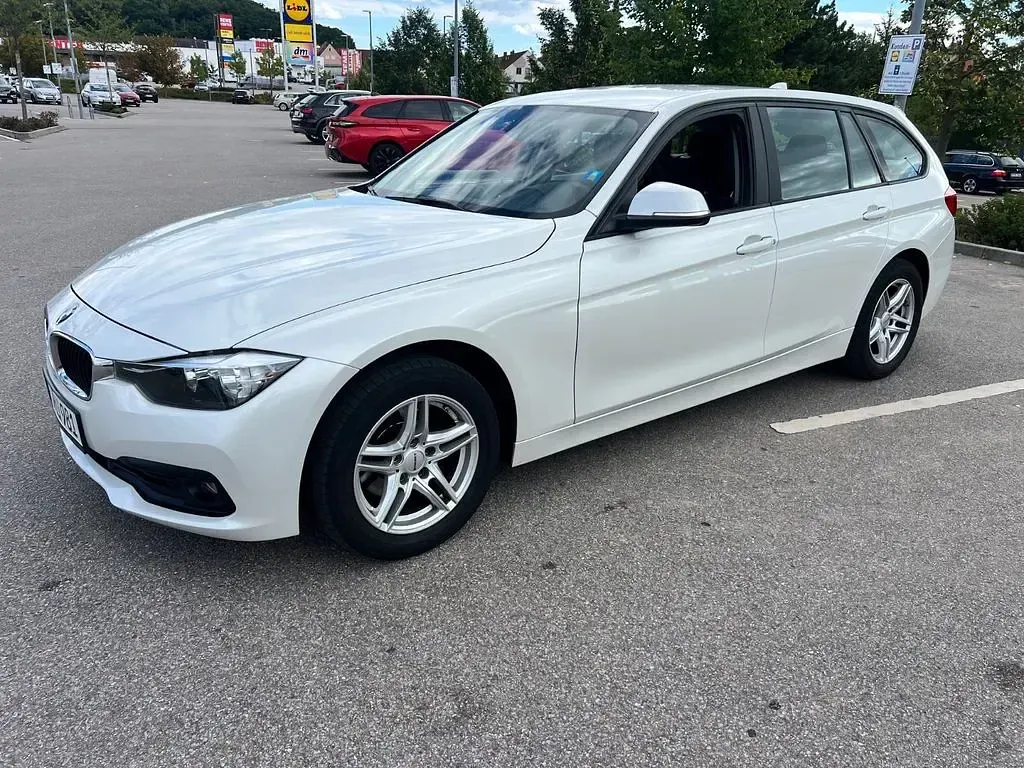 Gebraucht BMW 318 Sport Line 150 PS (110 kW) 2015 Weiß Kombi
