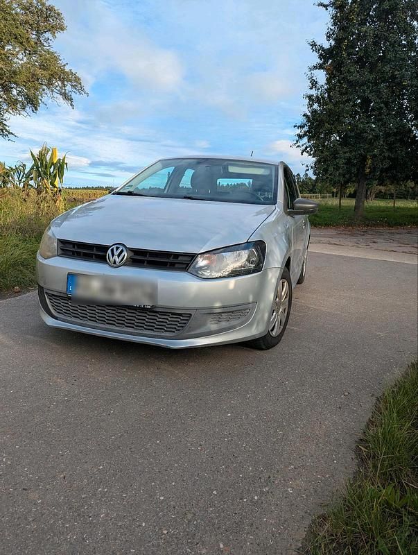 Silber Gebraucht 2010 VW Polo Trendline Kleinwagen | 4.400 € (Fairer Preis) - Bild 1/4