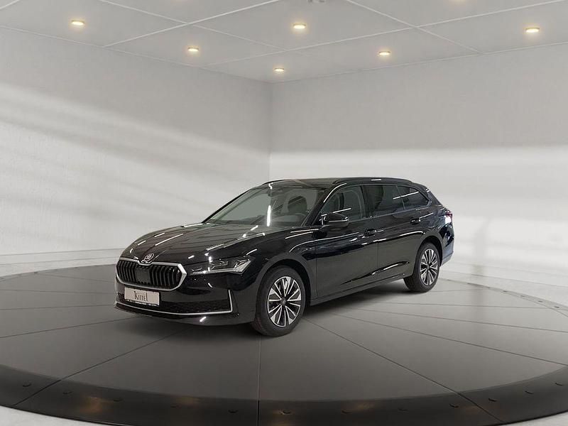 Grau Neu 2025 Skoda Superb Selection Kombi | 57.310 € - Bild 1/4