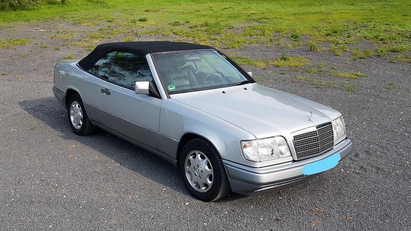 Gebraucht Mercedes E220 150 PS (110 kW) 1996 Silber Cabrio