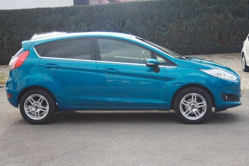 Gebraucht Ford Fiesta Titanium 80 PS (58 kW) 2014 Blau Kleinwagen