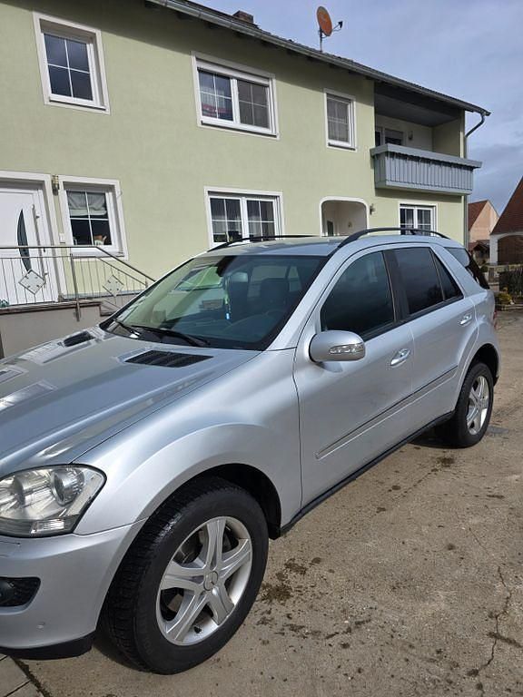 Gebraucht Mercedes ML320 224 PS (164 kW) 2006 Silber SUV